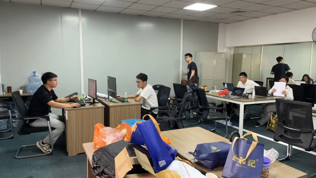 《致敬，奋斗的青春》
