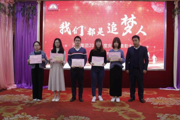 一名党员，就是一面鲜红的旗号